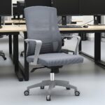 Chaise de Bureau Ergonomique en Maille Grise avec Accoudoirs Fixes et Roulettes – Image 7