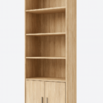 Armoire de rangement haute en bois clair avec portes battantes