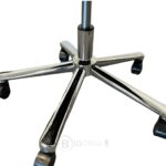 Chaise de bureau ergonomique en mesh noir avec appui-tête et piètement chromé – Image 6