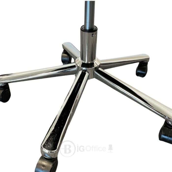 Chaise de bureau ergonomique en mesh noir avec appui-tête et piètement chromé – Image 6