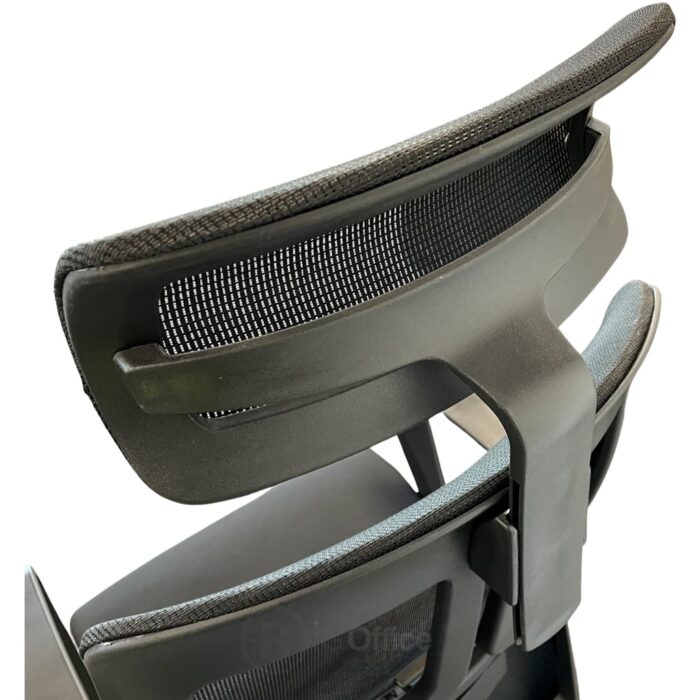 Chaise de bureau ergonomique en mesh noir avec appui-tête et piètement chromé – Image 7
