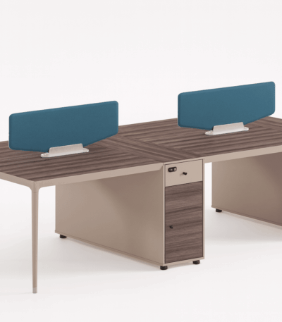 Bureau bench 4 places avec cloison bleue, plateau bois et structure beige – mobilier de bureau moderne Big Office Maroc