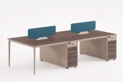 Bureau bench 4 places avec cloison bleue, plateau bois et structure beige – mobilier de bureau moderne Big Office Maroc