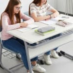 Table scolaire double avec sièges intégrés et étagères de rangement – Image 7