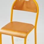 Chaise scolaire classique – structure jaune avec assise et dossier en bois – Image 2