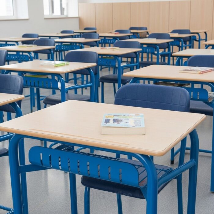 Table scolaire individuelle – Structure tubulaire bleue avec tablette intégrée – Image 3