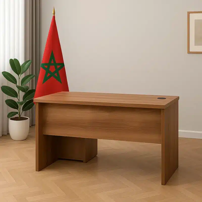 Bureau avec panneau de modestie image (2)