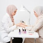 Table Manucure Professionnelle avec Plateau Blanc et Pieds Chromés – Image 4