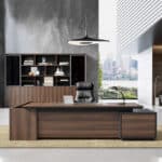 Bureau de direction moderne en bois foncé avec crédence latérale et bibliothèque assortie – mobilier professionnel haut de gamme Big Office Maroc