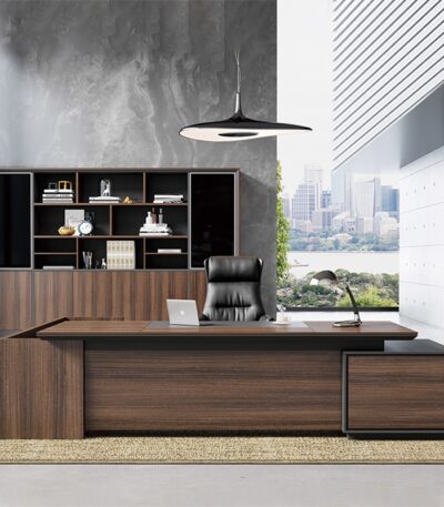 Bureau de direction moderne en bois foncé avec crédence latérale et bibliothèque assortie – mobilier professionnel haut de gamme Big Office Maroc