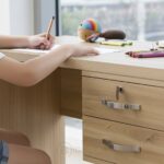 Bureau enfant 100x50 cm en bois MDF avec 2 tiroirs – Big Office Maroc – Image 6