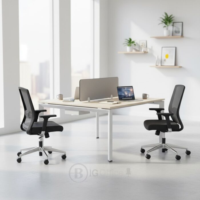 Bureau multiposte 2 places avec cloison séparatrice et piètement triangulaire – Pieds métal blanc et plateau bois clair | Big Office Maroc – Image 3
