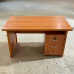 Bureau en bois stratifié professionnel – Design simple et robuste – Image 5