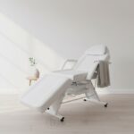 Fauteuil esthétique professionnel inclinable – Similicuir blanc – Image 2