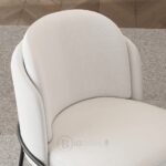 Chaise de salle à manger blanche Linenic - assise matelassée en coton et lin avec piètement inox noir moderne – Image 3