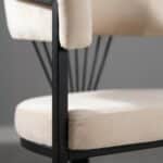 Chaise Brittany avec accoudoirs - Velours beige & métal noir – Image 5