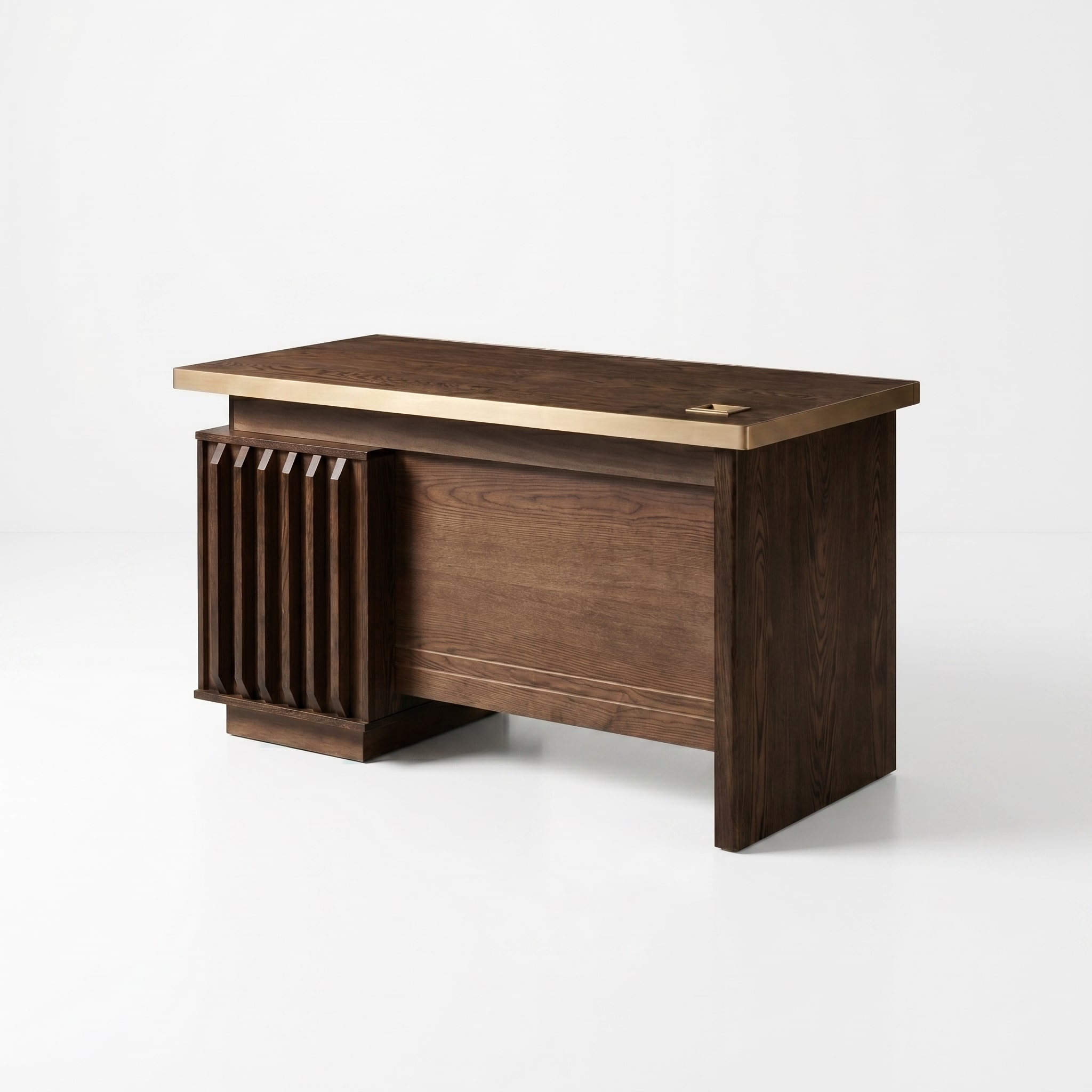 Bureau de direction 120x60 cm en bois noyer avec profil aluminium doré et façade décorative moderne - Big Office Maroc Bureau de Direction Bois Noyer avec Profil Aluminium Doré 120 x 60 cm – Image 1