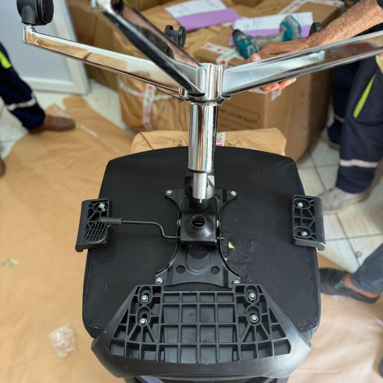 Vue du dessus de l'assise après fixation du mécanisme et de la base