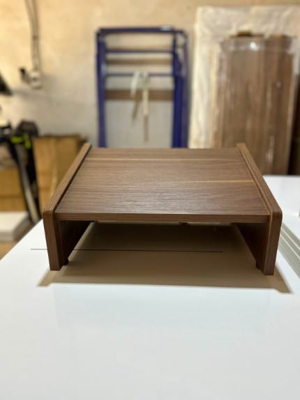 Fabrication du repose-pieds de bureau NORYA, atelier BigOffice Maroc