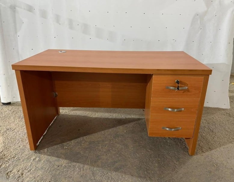 Bureau en MDF laqué, matériau le plus utilisé pour les meubles de bureau modernes