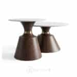 Duo de tables gigognes rondes avec plateau en céramique, base effet bois et détail doré.