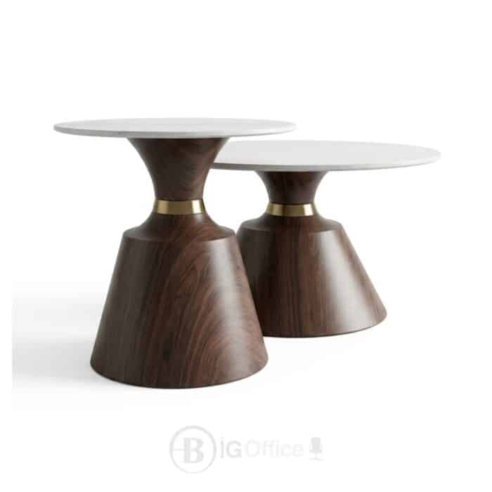 Duo de tables gigognes rondes avec plateau en céramique, base effet bois et détail doré.