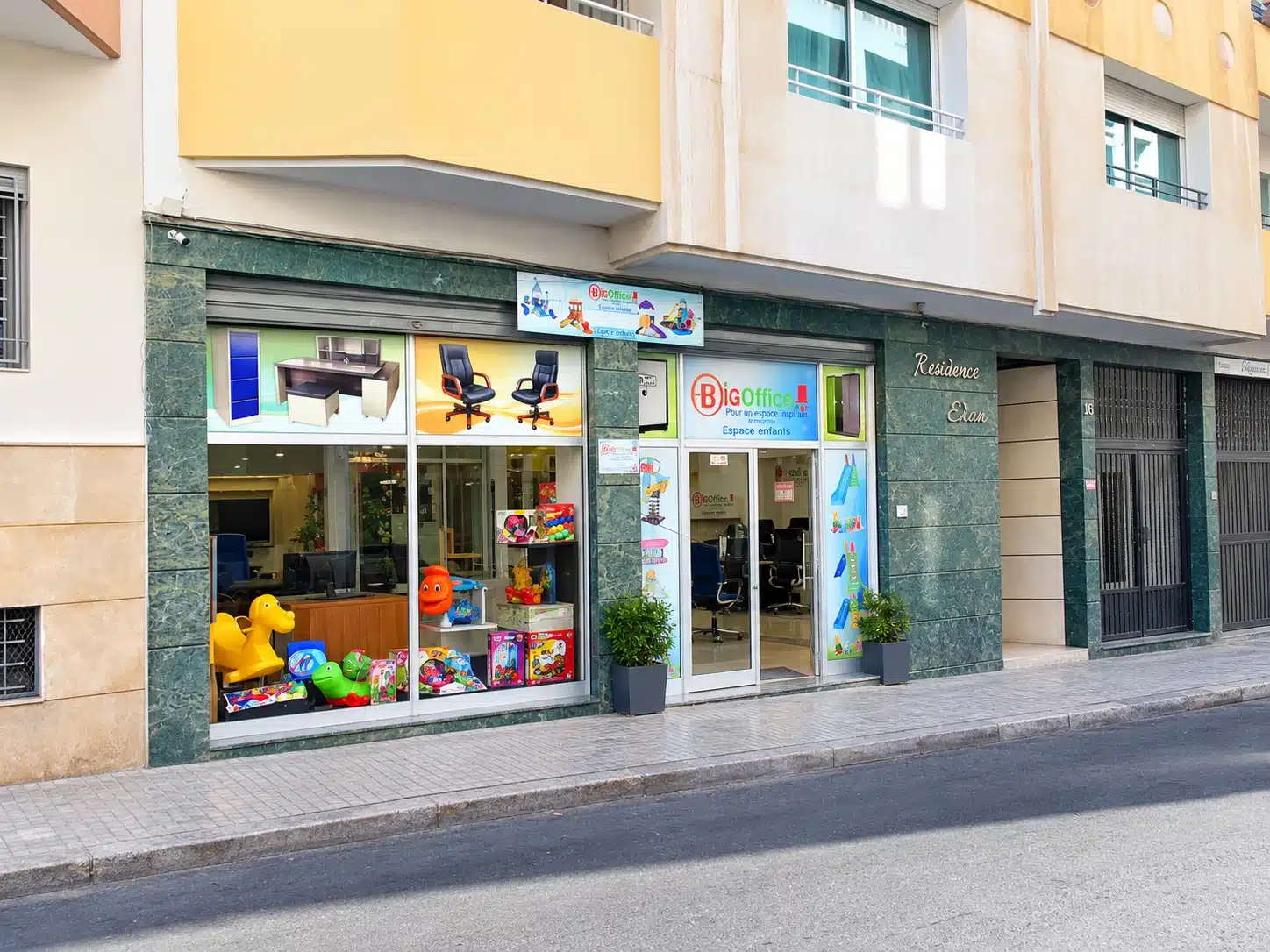 Fournisseur de mobilier de bureau à Casablanca présentant sa gamme de produits