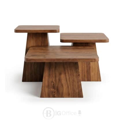 Set de tables gigognes en bois composé de trois formats différents, adapté aux salons modernes, bureaux, salles d’attente et espaces d’accueil au Maroc.