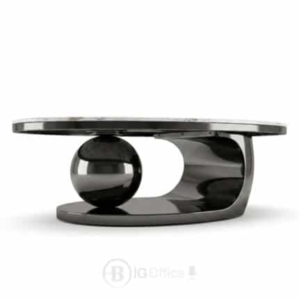 Table basse ovale moderne avec plateau en céramique claire et structure sculpturale en acier inoxydable foncé, dimensions L130 × D70 × H45 cm